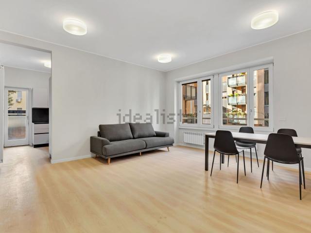 Appartamento in affitto di 98 m² in Via Ruggero di Lauria, 12