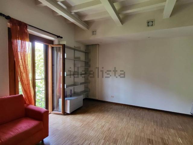 Appartamento in affitto di 99 m² in Via Tullo Massarani