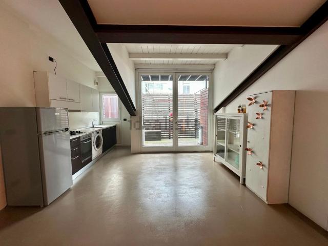Appartamento in affitto di 99 m² in Via Filippo de Pisis