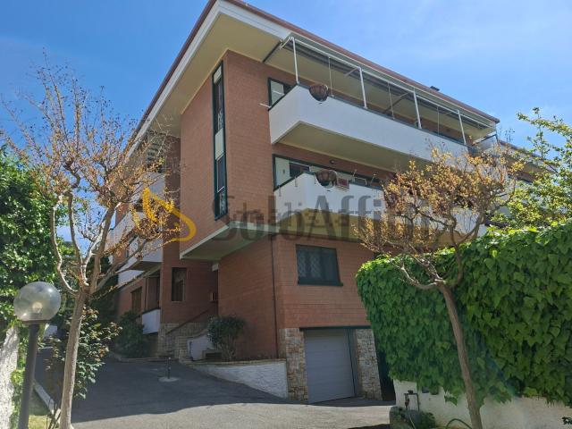 Appartamento in affitto di 100 m² in Via 4 Novembre, 48