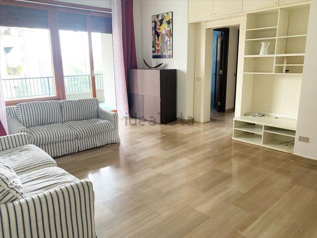 Appartamento in affitto di 100 m² in Via Corno di Cavento, 21