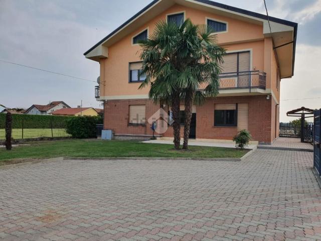 Appartamento in affitto di 100 m² in Via Canonico Maffei, 209
