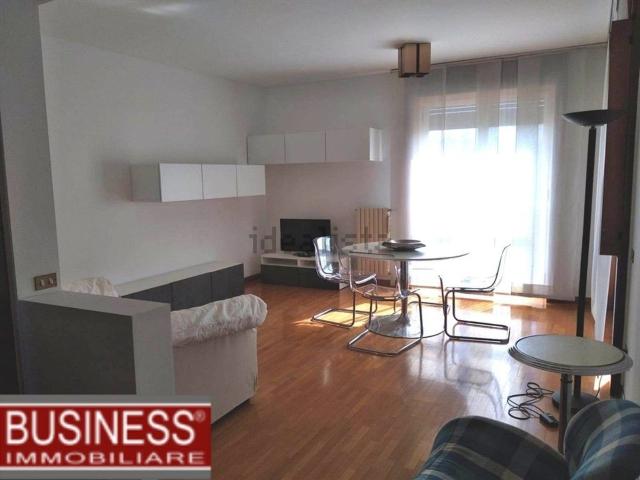 Appartamento in affitto di 100 m² in Via Cufra, 38