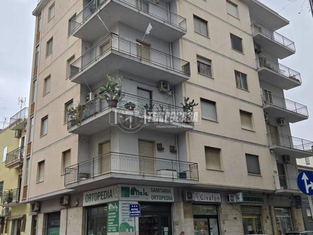 Appartamento in affitto di 100 m² in Via A. Comito, 8