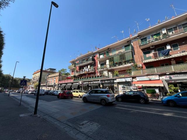 Appartamento in affitto di 100 m² in Via Gennaro Marciano, 3