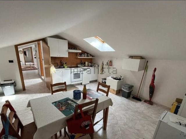Appartamento in affitto di 100 m² in Via Domenico Petochi