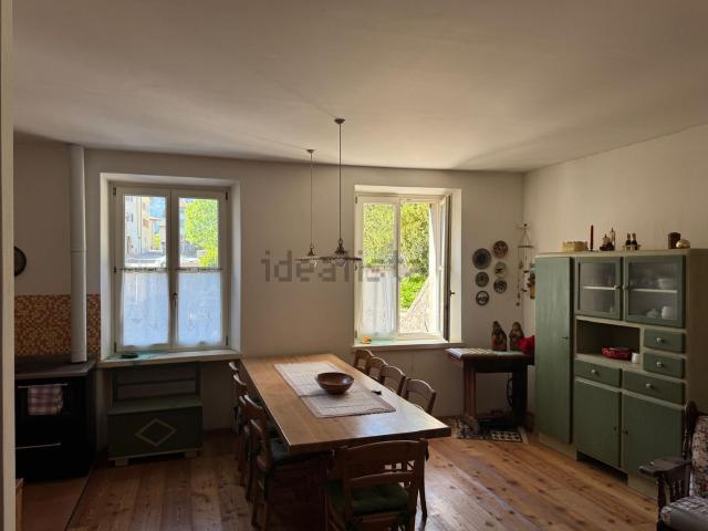 Appartamento in affitto di 100 m² in Via Doss, 1