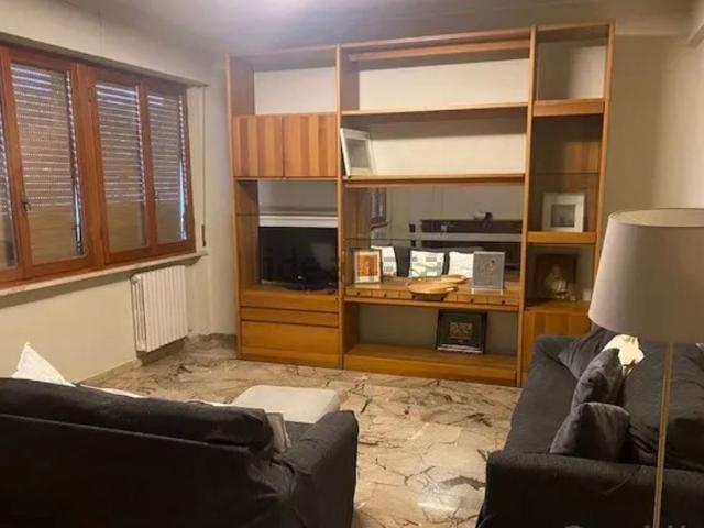 Appartamento in affitto di 100 m² in Via della Ricostruzione