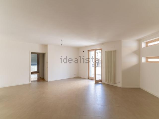 Appartamento in affitto di 100 m² in Via Edmondo de Amicis, 50