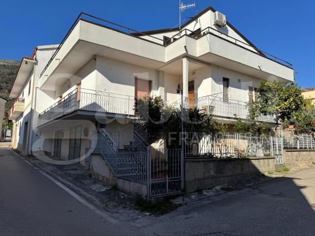 Appartamento in affitto di 100 m² in Via Fontana
