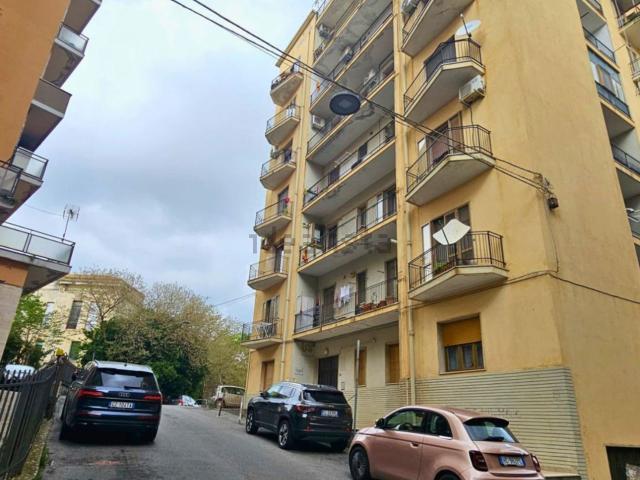 Appartamento in affitto di 100 m² in Via Fratelli Plutino, 1