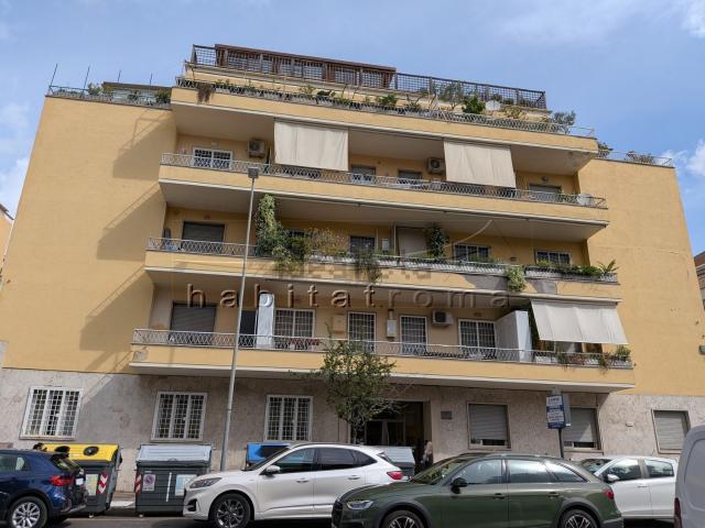 Appartamento in affitto di 100 m² in Via Igea, 47