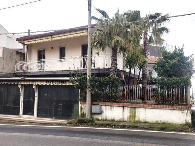 Appartamento in affitto di 100 m² in Via IV Novembre, 156