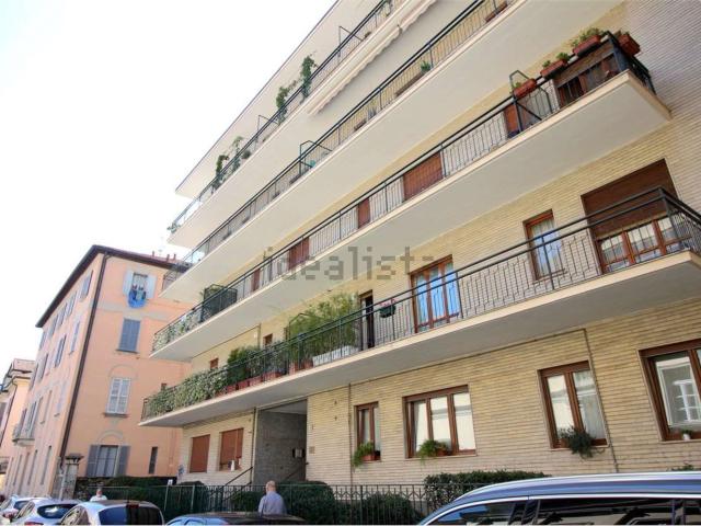 Appartamento in affitto di 100 m² in Via Jacopo Rezia, 8