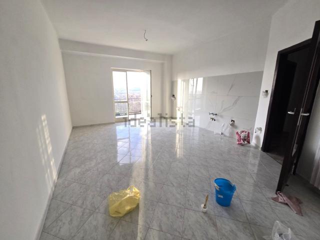 Appartamento in affitto di 100 m² in Via Limata, 30