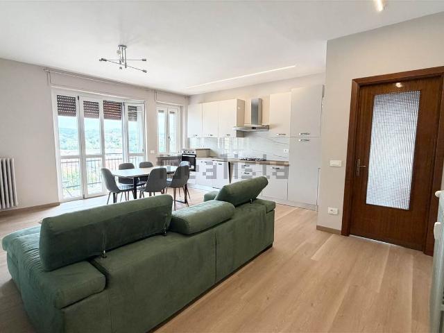 Appartamento in affitto di 100 m² in Via Martiri della Libertà, 48
