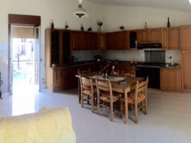 Appartamento in affitto di 100 m² in Via Mendolari, 17