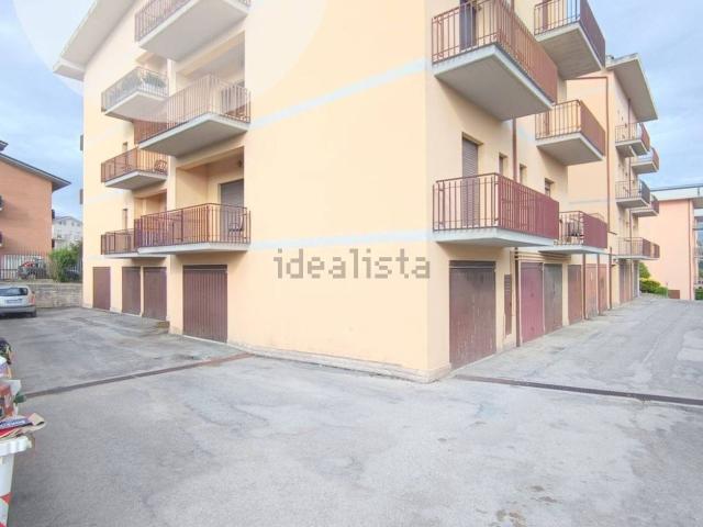 Appartamento in affitto di 100 m² in Via Salaria Antica Est, 33