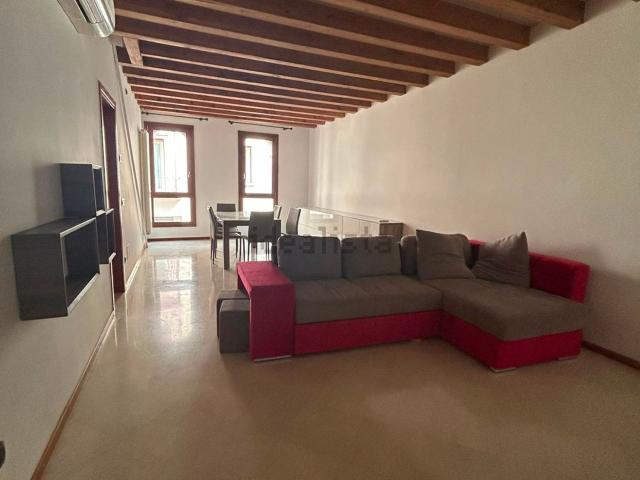 Appartamento in affitto di 100 m² in Via San Nicolò