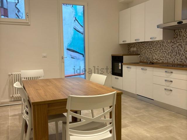 Appartamento in affitto di 120 m² in Via San Vitale, 122