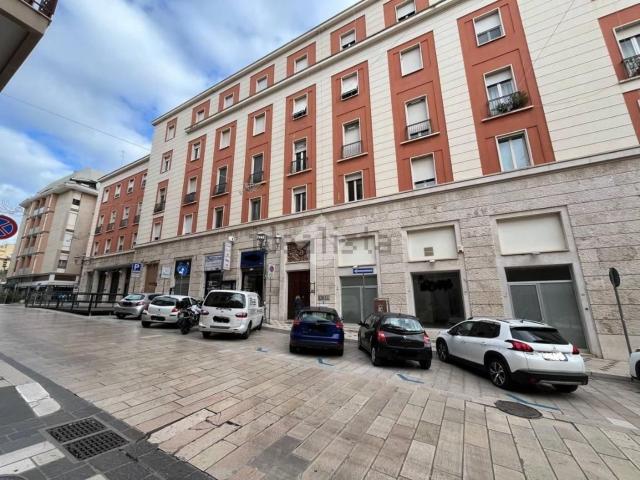 Appartamento in affitto di 100 m² in Via Santi, 8