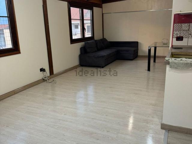 Appartamento in affitto di 100 m² in Via Sbarre Inferiori, 13
