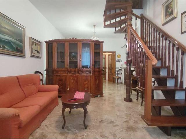 Appartamento in affitto di 100 m² in Via Scrima