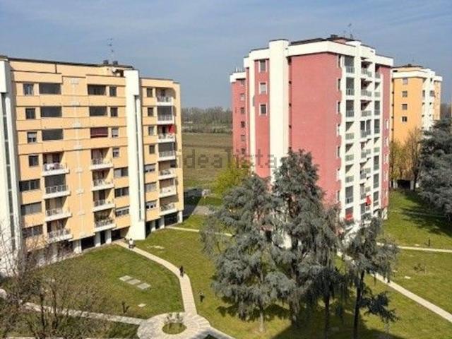 Appartamento in affitto di 100 m² in Via Sporting Mirasole, 45