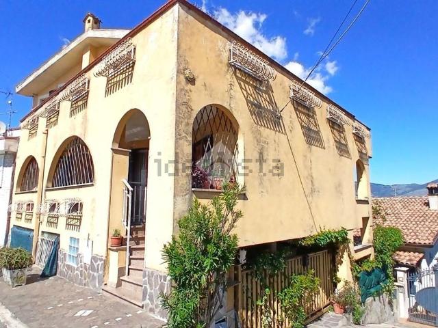 Appartamento in affitto di 100 m² in Via Piano dei Colli