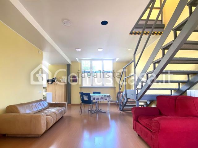 Appartamento in affitto di 100 m² in Via Privata Angiolo Maffucci