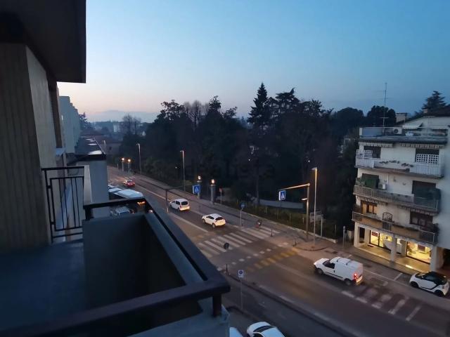 Appartamento in affitto di 100 m² in Via Roma, 65