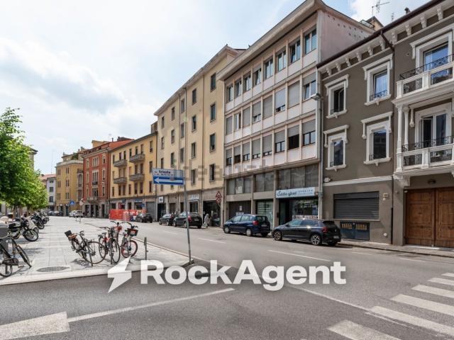 Appartamento in affitto di 100 m² in Via Trieste, 12