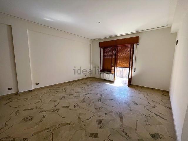 Appartamento in affitto di 100 m² in Via Ventimiglia