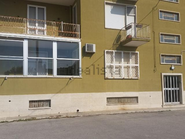 Appartamento in affitto di 100 m² in Via Vizzarro, Taranto, TA, 2