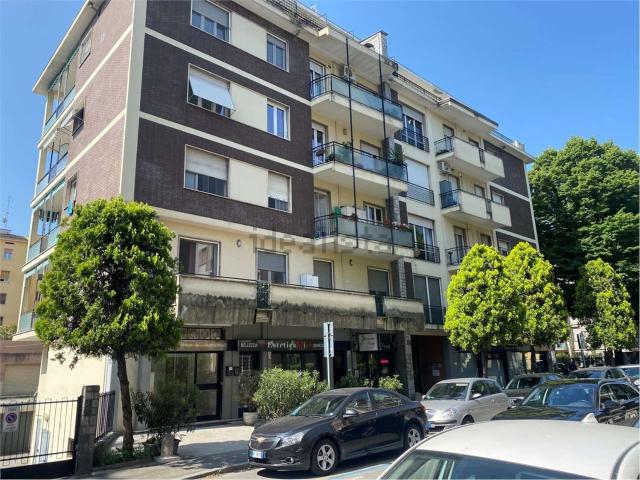 Appartamento in affitto di 100 m² in Viale Anteo ed Erasmo Viotti, 13