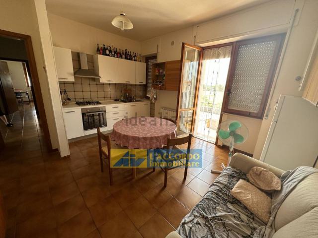Appartamento in affitto di 100 m² in Viale B. Croce, 647