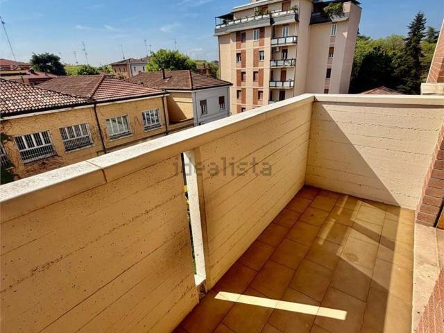 Appartamento in affitto di 100 m² in Viale C. Sigonio, 22