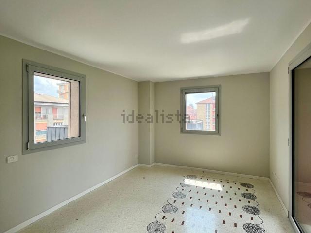 Appartamento in affitto di 100 m² in Viale Carlo Espinasse, 93