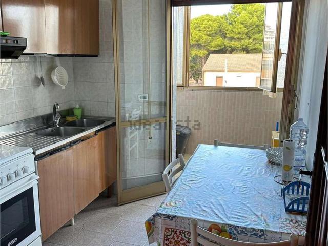 Appartamento in affitto di 100 m² in Viale Crotone, 53