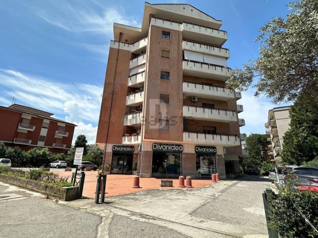Appartamento in affitto di 100 m² in Viale della Resistenza, 77