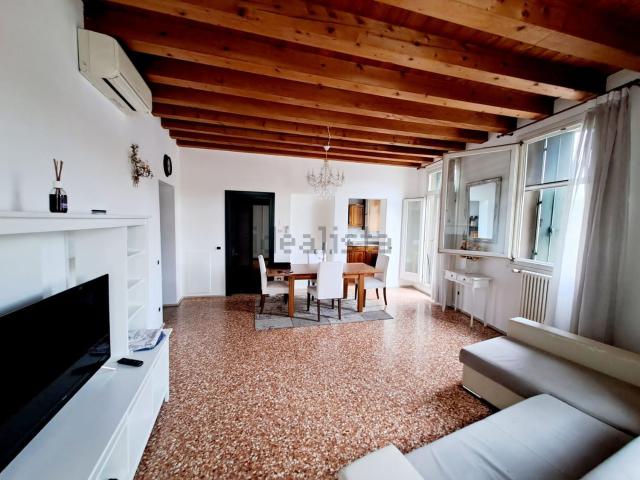 Appartamento in affitto di 100 m² in Viale Eretenio