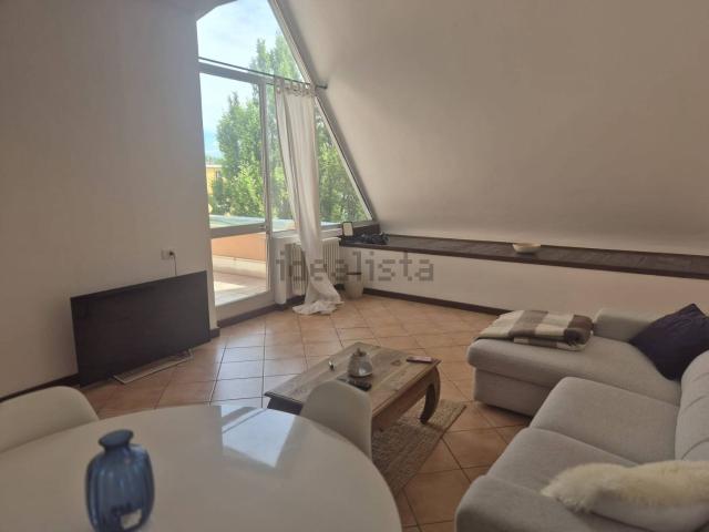 Appartamento in affitto di 100 m² in Viale Luigi Borri, 162