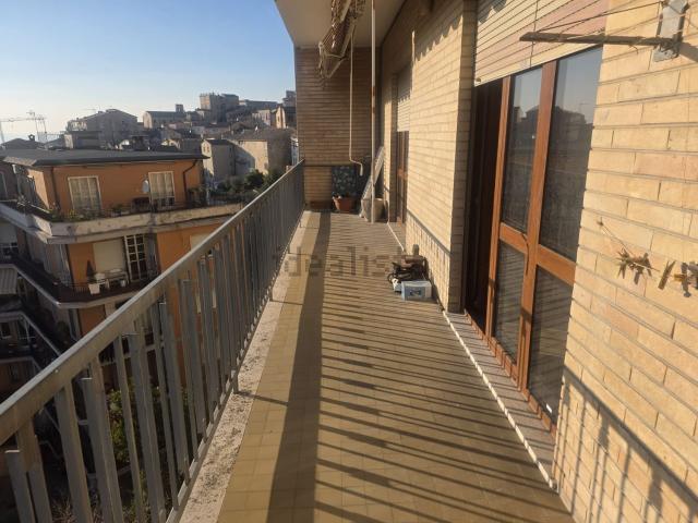 Appartamento in affitto di 100 m² in Viale Nicola Ciccolungo