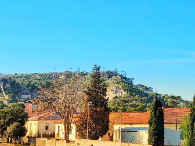 Appartamento in affitto di 100 m² in Viale Poetto, 108