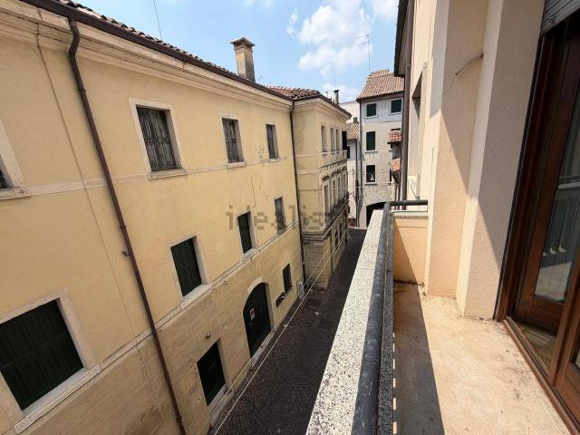 Appartamento in affitto di 100 m² in Corso del Popolo, 44