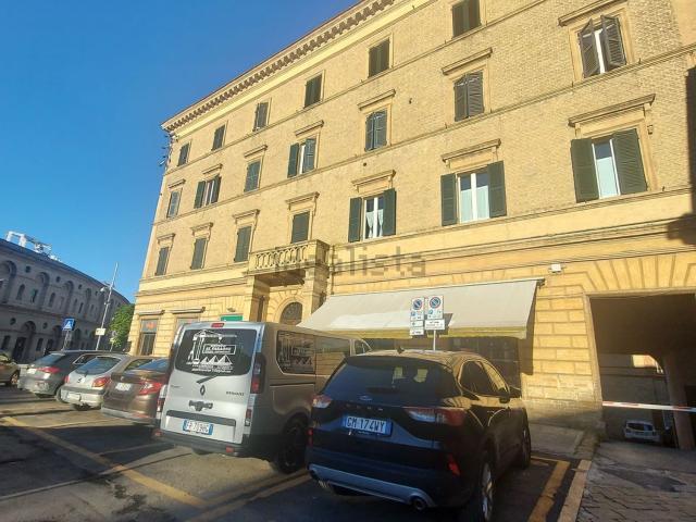 Appartamento in affitto di 100 m² in Piazza Nazario Sauro, 10