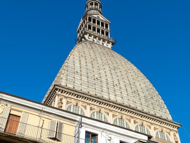 Appartamento in affitto di 101 m² in Via Alessandro Riberi, 2