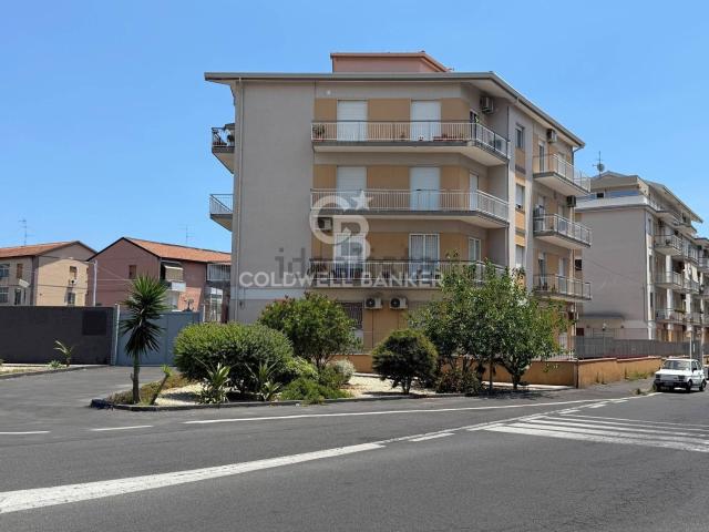 Appartamento in affitto di 101 m² in Via Generale Ameglio, 2