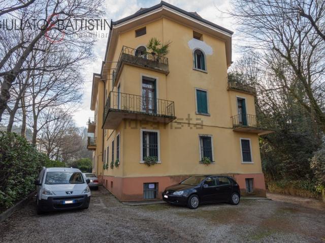 Appartamento in affitto di 101 m² in Viale Dieci Giugno, 57