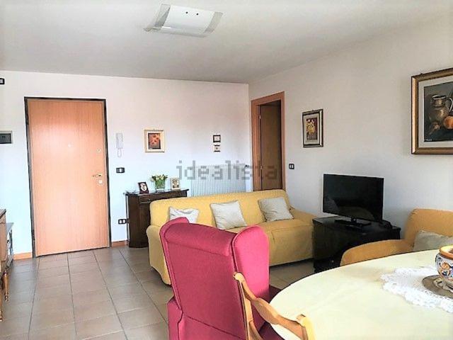Appartamento in affitto di 101 m² in Contrada Collalto, 15